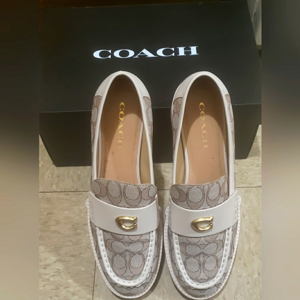 Leah Loafer Stunner!